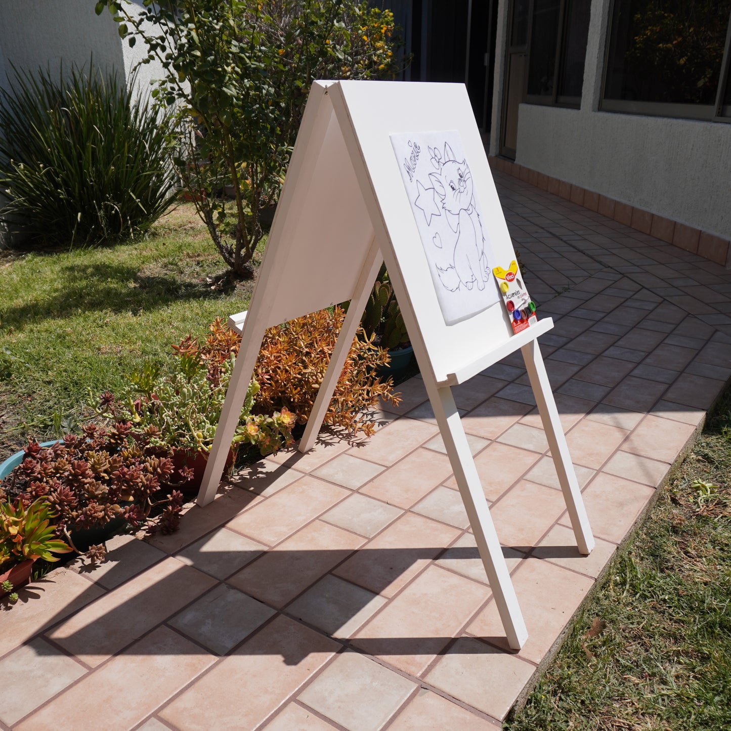Caballete de madera blanco